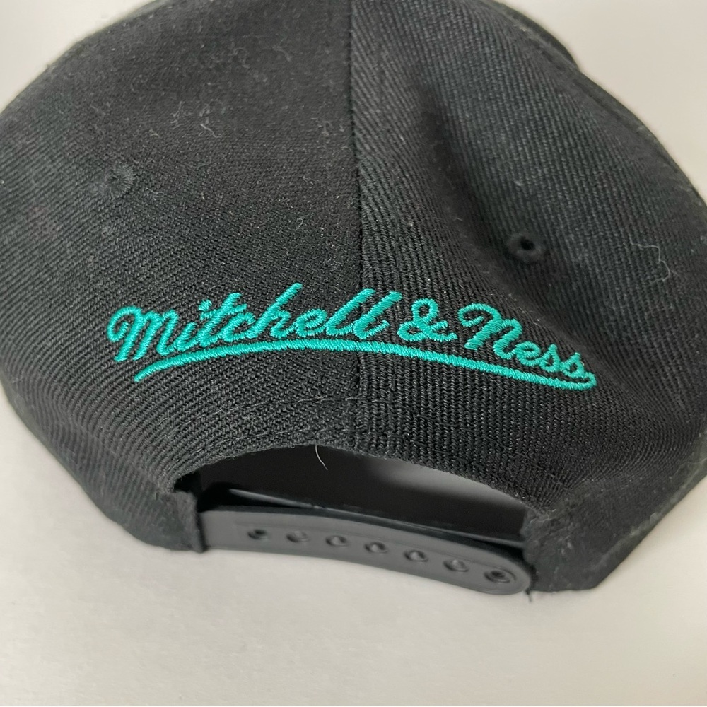 Mitchell & Ness NBA San Antonio Spurs HWC Core Basic Snapback Hat - Picture 9 of 11